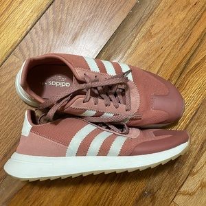 ADIDAS WOMEN’S FLASHBACK SNEAKER BLUSH